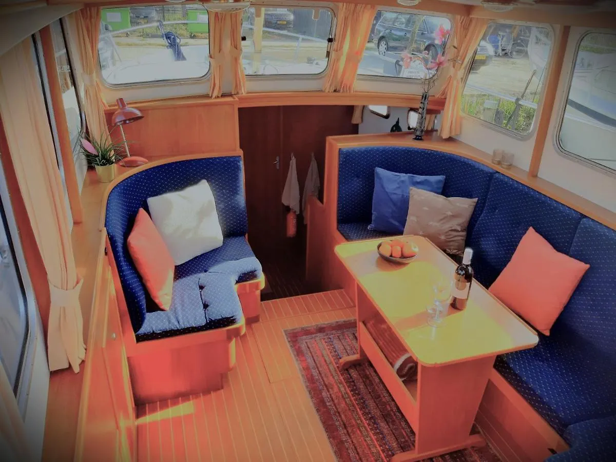 Motor Yacht Amazone Hotel Amsterdam Botel