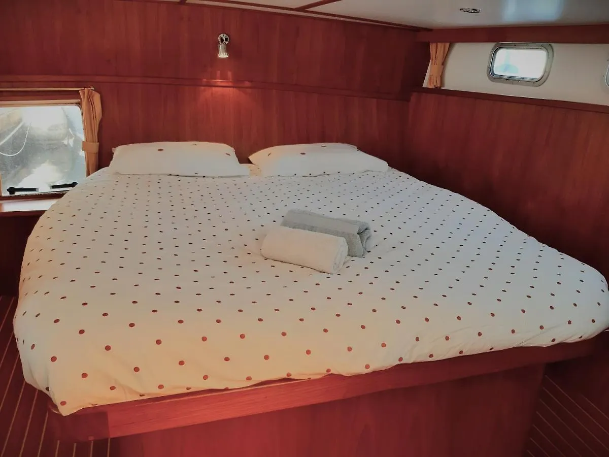 Motor Yacht Amazone Hotel Amsterdam