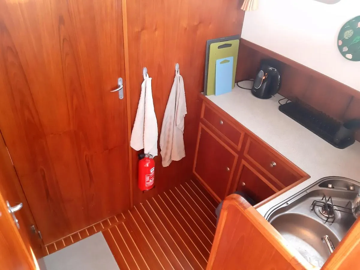 Motor Yacht Amazone Hotel Amsterdam 0*,  Netherlands